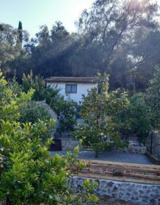 White Manolia Cottage Kato Korakiana Exterior photo